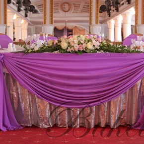 Фиолетовый стол молодоженов на фрегате Благодать