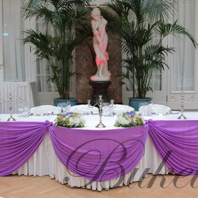Фиолетовый стол молодых в Зимнем Саду гостиницы Астория