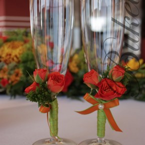 Оранжевые свадебные бокалы для молодоженов